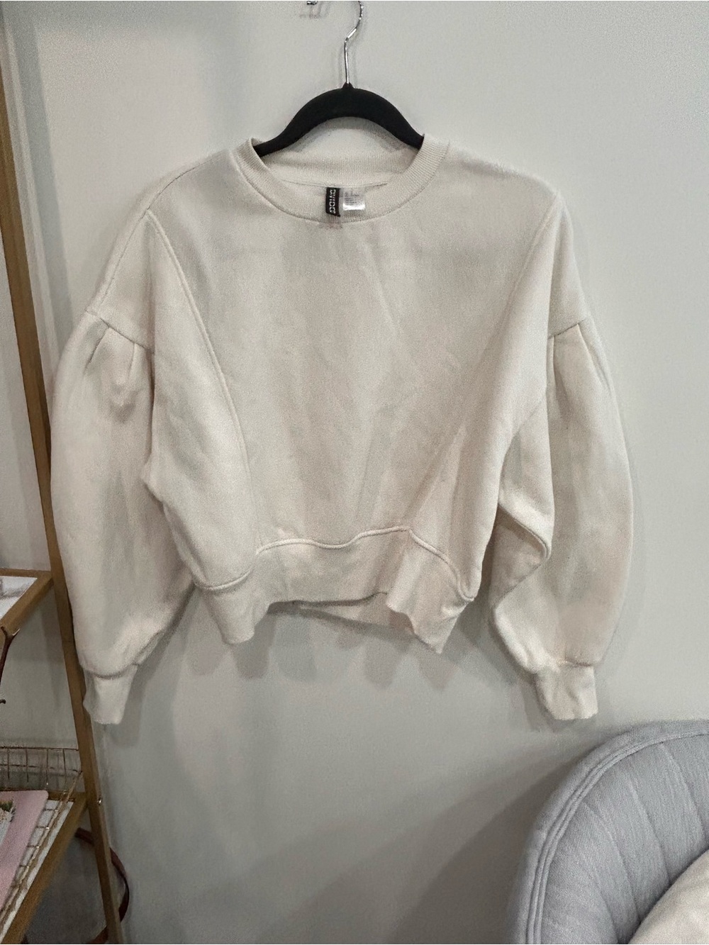 H&M Cropped Crewneck Sweatshirt in Cream